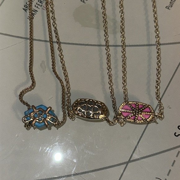 Kendra Scott Elisa Pendant Lot - Picture 6 of 6